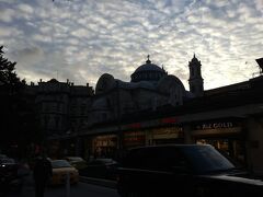 ショッピングを楽しんだ後は、タクシム広場まで地下鉄で戻ってきました。そろそろ日没です。