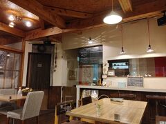 夕食は中富良野駅近くにある、地元民に人気のお店。
北海道在住の頃、何度か来た事がある。