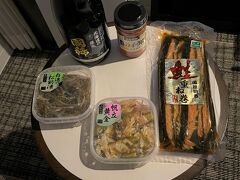 ＜フォーポイントバイシェラトン函館＞

ホテルの1階にある松岡商店で色々と買いました。
特にこの鮭がとっても美味しいので大好きです。
