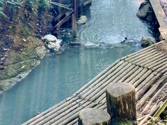 ブラタモリで紹介された場所。一番来たかった場所に到着しました！

さっき見た、大湯沼から流れる川の天然自然足湯です！