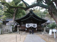 こちらは艮神社。福山にも同名の神社がありましたがこちらも「うしとら」神社と読みます。福山よりも歴史があり創建が８０６年と言われ尾道市内最古の神社だそうです。
かみちゅ！の来福神社のモデルにもなったそうです・・・。随分古い話だなあと思って調べたら２００５年のアニメでしたね。他にもドラマの撮影地にもなっているそうです。