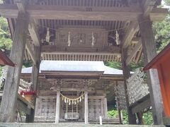 新花巻駅から20分ほどかかった場所にある
「丹内山神社」に連れていってくれました。
創建は800年代です。
