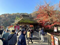 天龍寺を出て、昨日の夜に来た宝厳院の前を通り