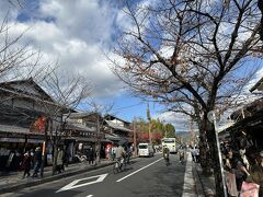 ホテルをチェックアウトし、嵐山のメインストリートを歩いて、嵯峨嵐山駅へ