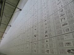 坂の上の雲ミュージアム。司馬遼太郎によって昭和43年（1968年）4月22日から昭和47年（1972年）8月4日にかけて産経新聞夕刊に連載された全1296回の記事の展示。