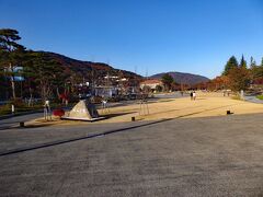 長野県立美術館は、善光寺の東側にある城山公園の中にあります。
