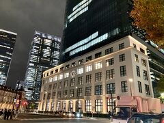 続いてKITTEに向かいます。
昔の中央郵便局の雰囲気を留めた建物はレトロな感じで東京駅と調和してますね。