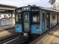 8時過ぎに宿をチェックアウトして、当駅始発の青森行き2両編成に乗車。