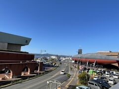 同窓会の方達との集合場所に向かい、広島駅から呉駅へ。
時間は40分くらい。
駅から大和ミュージアムに向かいます。