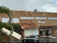 9:00
jimmy’s 大山店
ジミーの1号店、国道58号線に面した赤レンガが目印。定番のケーキ&クッキー、パン、デリカなど。9:00open
