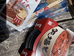 そしてまだまだ食べますよ！
つぎは有名な矢場とんの味噌カツをいただきます。