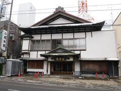 弘前レトロ小堀旅館
昭和3年建築
大屋根と高い軒先の老舗旅館