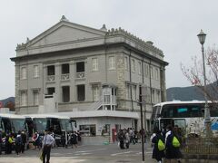 トルコライスのお店から近いグラバー邸に行きます。
観光バスが沢山止まっていて、修学旅行生多し。修学旅行ができるようになったんだね。今の高校生は入学からろくに学生生活を送っていなかったはず。せめて修学旅行はしっかりとさせてあげたい。

よかったよかった

この建物は長崎ちゃんぽんで有名な四海樓。こんなに近くにありました。
夜はここでしっかりいただきますからねーーーー

と思っていたの。

こ　の　と　き　ま　で　は　！