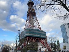 長女がパノラマ機能を使って撮ってくれたテレビ塔。
確かに下から上までしっかり写ってるけど、なんか歪んでない？