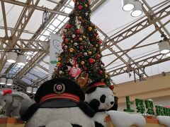 上野駅のクリスマスツリー
上野動物園をオマージュ