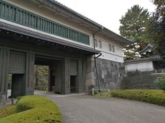 平川門から退出。