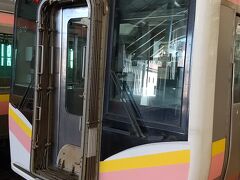 新潟駅で、先に着いていた夫と合流。
彼には観光案内所で、どこか適当なお出かけ場所を聞いておいてもらっていました。
その結果、弥彦に行くことに。

少し遠回りになるのですが、ただ新潟駅で電車をボーッと待っているのもなんなので、信越本線に乗って東三条駅経由で行くことにします。