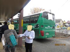 御殿場駅で下車

駅富士山口からトーナメント会場までこのギャラリーバスが連れて行ってくれます