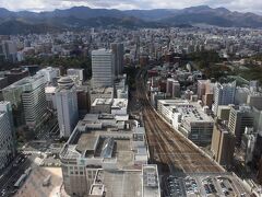 ちなみに展望室からはこんな眺めになります。これは過去の写真ですが、駅の西側、宮の森、手稲方面です（2018年10月18日撮影）。