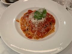 三日目のランチはホテルから徒歩5分ほどのところにあるイタリアン、La Masseriaへ。
ポモドーロが絶品で、トマトが食べたい気分だったところにズバリはまりました。
