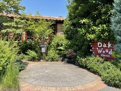 埼玉スイーツ巡り。続いては、春日部の「オークウッド」。「アカシエ」と双璧の人気店です。緑に囲まれた素晴らしいケーキ店ですねえ。