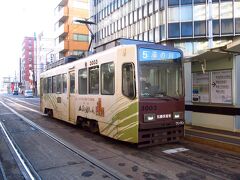 函館市電に乗ります。昼を過ぎているので、今日は函館のきれいな町並みを見に行きましょう。