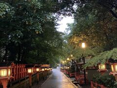 東北門を通って祇園四条駅方面へ向かいます。