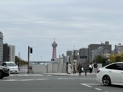 振り返ると博多ポートタワーが見えていました。

ちょうど中洲川端駅と天神駅への分岐点だったので、あまり行ったことのない天神駅の方へ行ってみます。