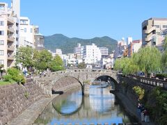 有名な眼鏡橋。
長崎が大雨の時はいつもニュースでここの映像が放送されますね。
この日も修学旅行生がたくさん。