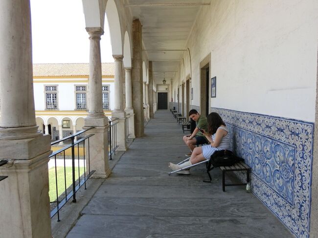 学生さんたち、くつろいでいます。