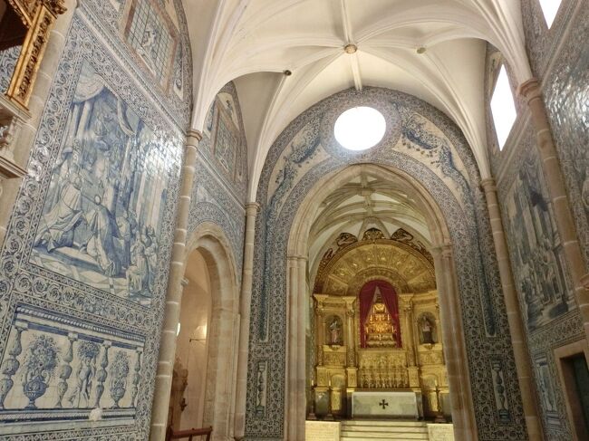 こちらはロイオス教会です。<br />ポルトガルは、あちこち、アズレージョが施されています。