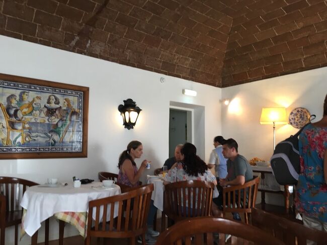 翌朝です。ホテルで朝食を取り、街に出ます。