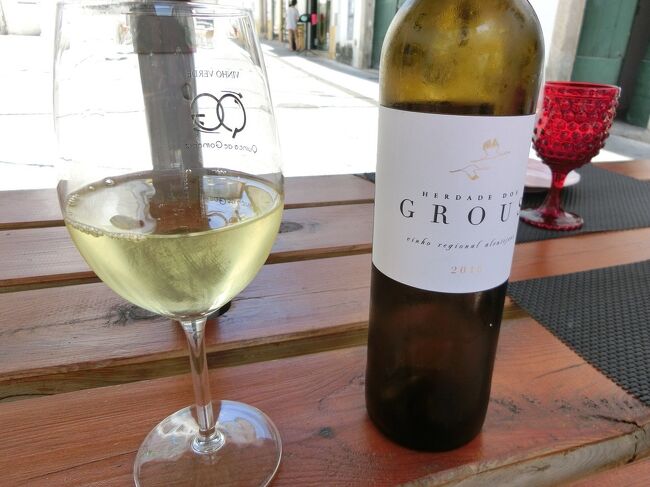 ワインを飲んで休憩します。