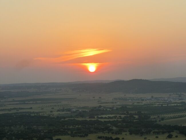 食後、夕陽を眺めます。