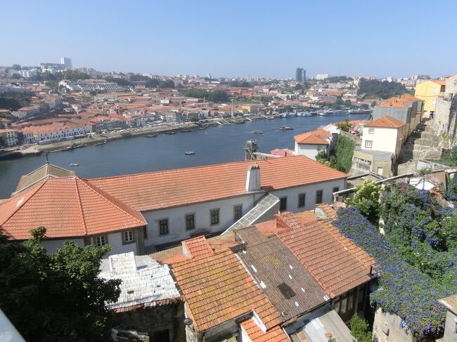 ドゥロ川とオレンジ色の屋根