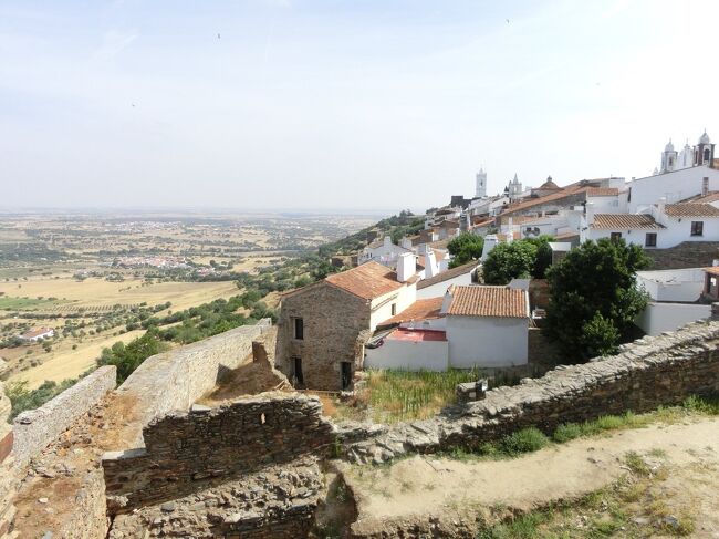 最後にこの景色を見て、ポルトへ移動します。<br /><br />モンサラーシュからReguengos Monsaraz（ヘゲンゴス・モンサラーシュ）まではタクシーで。17ユーロ。<br /><br />Reguengos Monsaraz（ヘゲンゴス・モンサラーシュ）→リスボン→ポルトと、２つのバスを乗り継ぎます。<br /><br />今日は1日中移動、、という感じ。