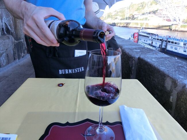 まずは、もちろんポルトガルワインを。