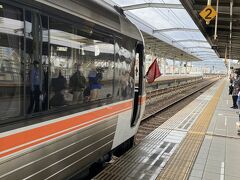 岐阜駅で大阪からの車両と連結します。