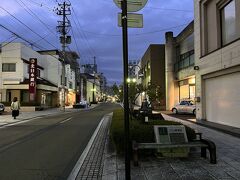 最後に少し寄り道です。

脇道に逸れて『いーはとーぶアベニュー材木町（材木町商店街）』にある…