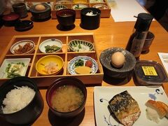 3日目も朝から快晴。絶好の旅日和です。「山川海」の朝ごはん。白米が進みます。