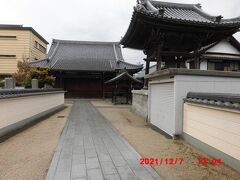 その３の幻住庵の続きからです。恵日山 西教寺〔浄土真宗東本願寺派〕です。幻住庵から数分です。インバウンド向けに英中韓の言語対応の案内があることが表示されてました。お寺には誰も居なくて静かな雰囲気でした。