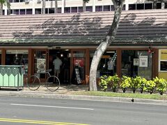 丸亀うどん

あら？珍しく並んでいない　
午後１時過ぎです

