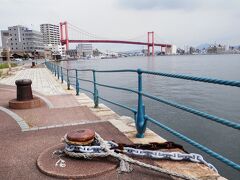 左側を観れば赤い若戸大橋が洞海湾を跨ぐように架けれています、

対岸は戸畑の工場地帯なので人工的な景観ばかりですが、それでも潮風に吹かれて気持ちがリラックスしますね！～。

＊詳細はクチコミでお願いします