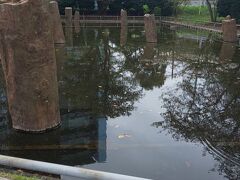 茅ヶ崎について、旧相模川橋脚をみました。水面から飛び出してるのはレプリカです。