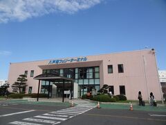 八戸港フェリーターミナルに到着。

さて、長年に渡り数多くの方々に親しまれた、昭和感溢れるターミナルビル(昭和57年築)は‥