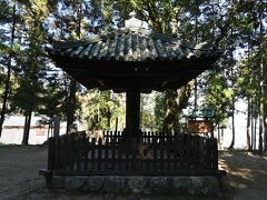 　　　　　　　　一本足が珍しい「傘堂」