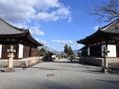 　　　　　　　當麻寺を抜け、帰路につきました

　　　　　　　本日、19,000歩なり(^^)v