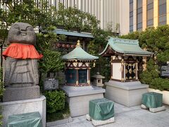 屋上の【三囲神社】と【出世地蔵】にお参り(＾＾)