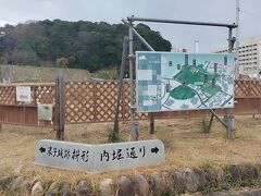 少し歩いて米子城跡の標識。