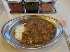 我々はＪＲの時刻に余裕があり過ぎるので、てくてく歩いてまちなか店でインデアンカレーをいただく。
エビトッピング。